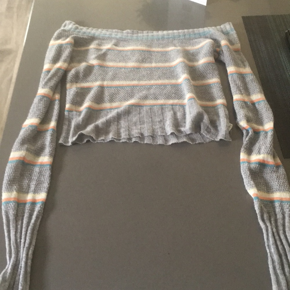 Grey Hollister Top